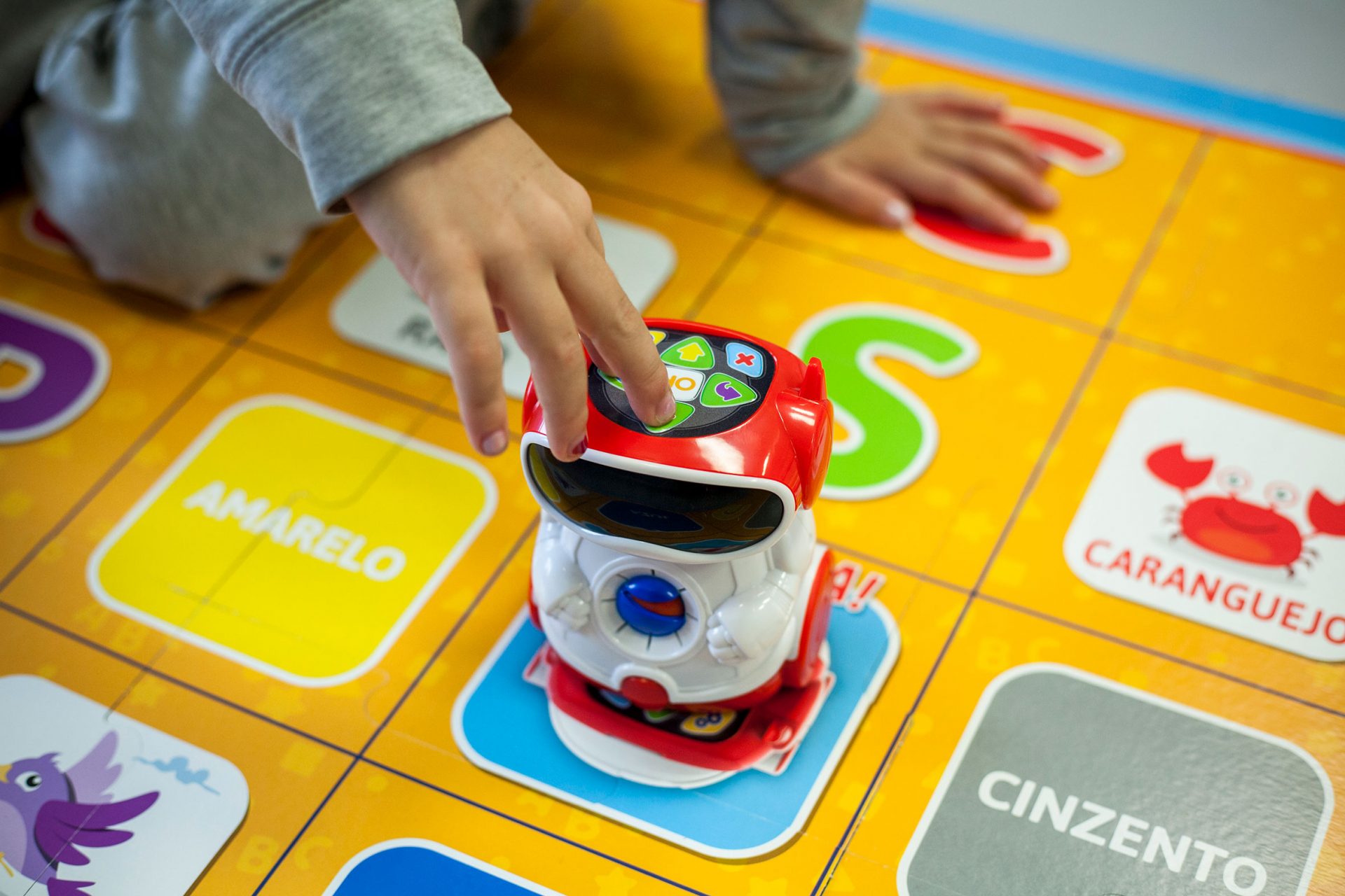 Programação Reversa para crianças: para onde o robô vai? em COQUINHOS