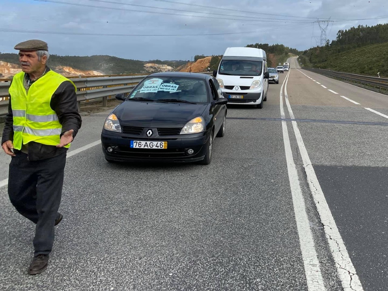 carros em marcha lenta no ic2