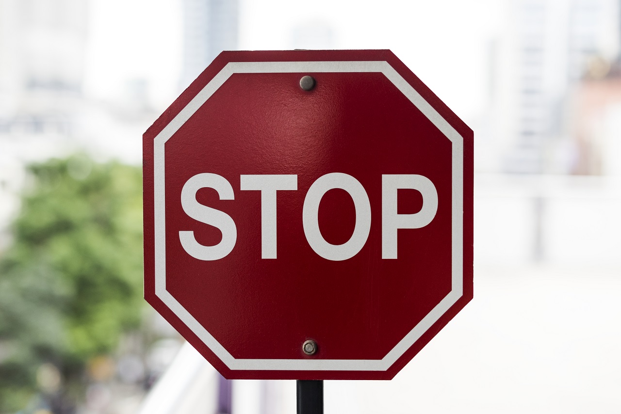 Nova sinalização do trânsito stop