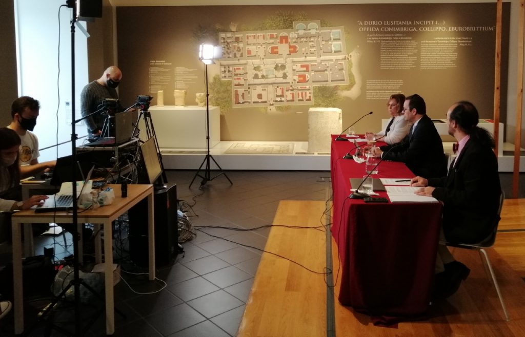 conferência de imprensa no museu de Leiria