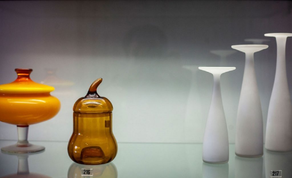 peças de vidro em exibição no museu do vidro da Marinha Grande