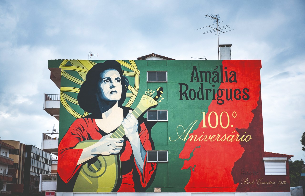 Mural de homenagem a Amália Rodrigues, pintado em Porto de Mós por Paulo Carreira