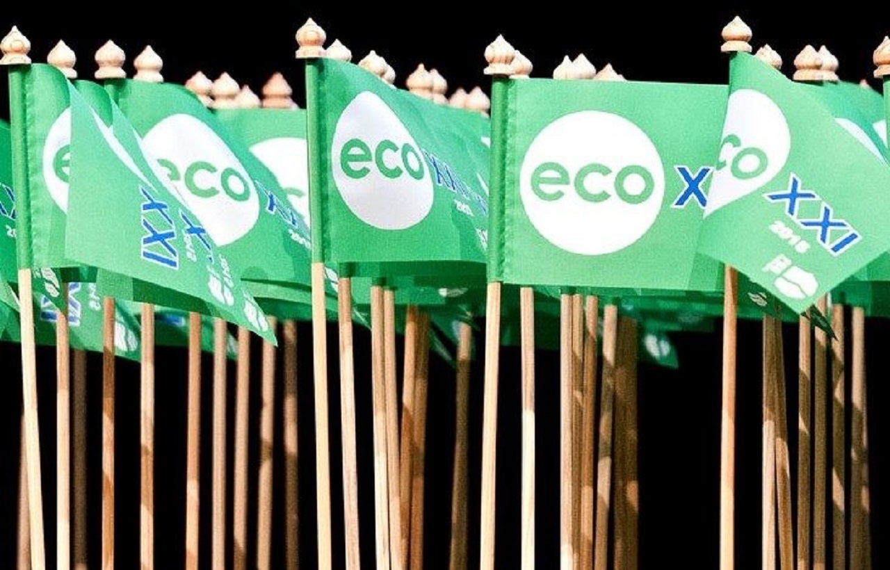 Bandeiras verdes referentes à distinção do EcoXXI 2020