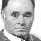 Retrato a preto e branco de um homem de idade avançada, fotografado de frente. Não há texto visível que permita identificá-lo.