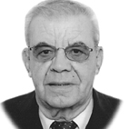 Retrato a preto e branco de um homem idoso, de óculos, vestido com fato e gravata. A imagem não contém texto que permita identificá-lo.