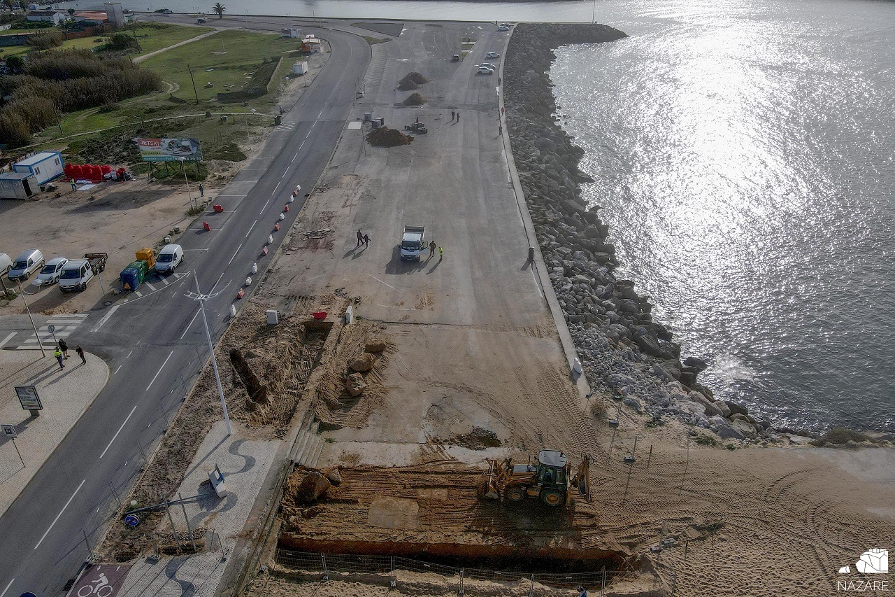 parque de estacionamento junto ao porto da nazaré