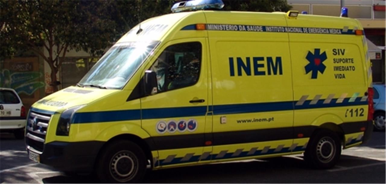 ambulância de suporte imediato de vida do INEM