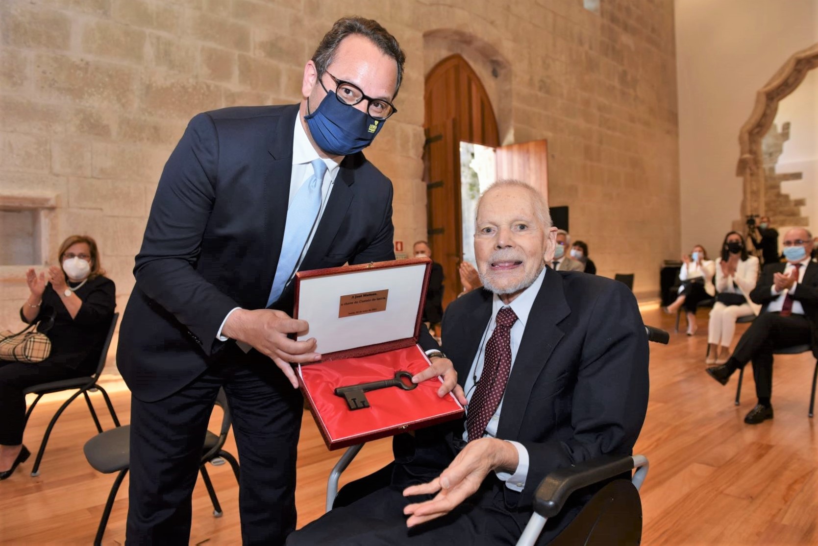 gonçalo lopes e josé mattoso no castelo de leiria durante a homenagem do município ao historiador