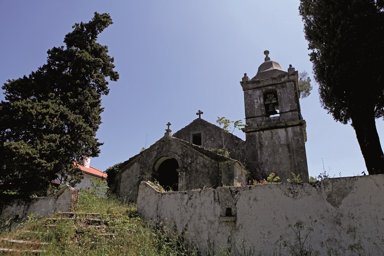 Foto da Igreja Velha do Arrimal no concelho de Porto de Mós