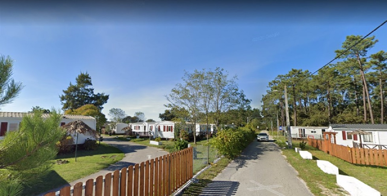 Imagem parque de campismo de bungalows da Burinhosa retirada do Google Street View