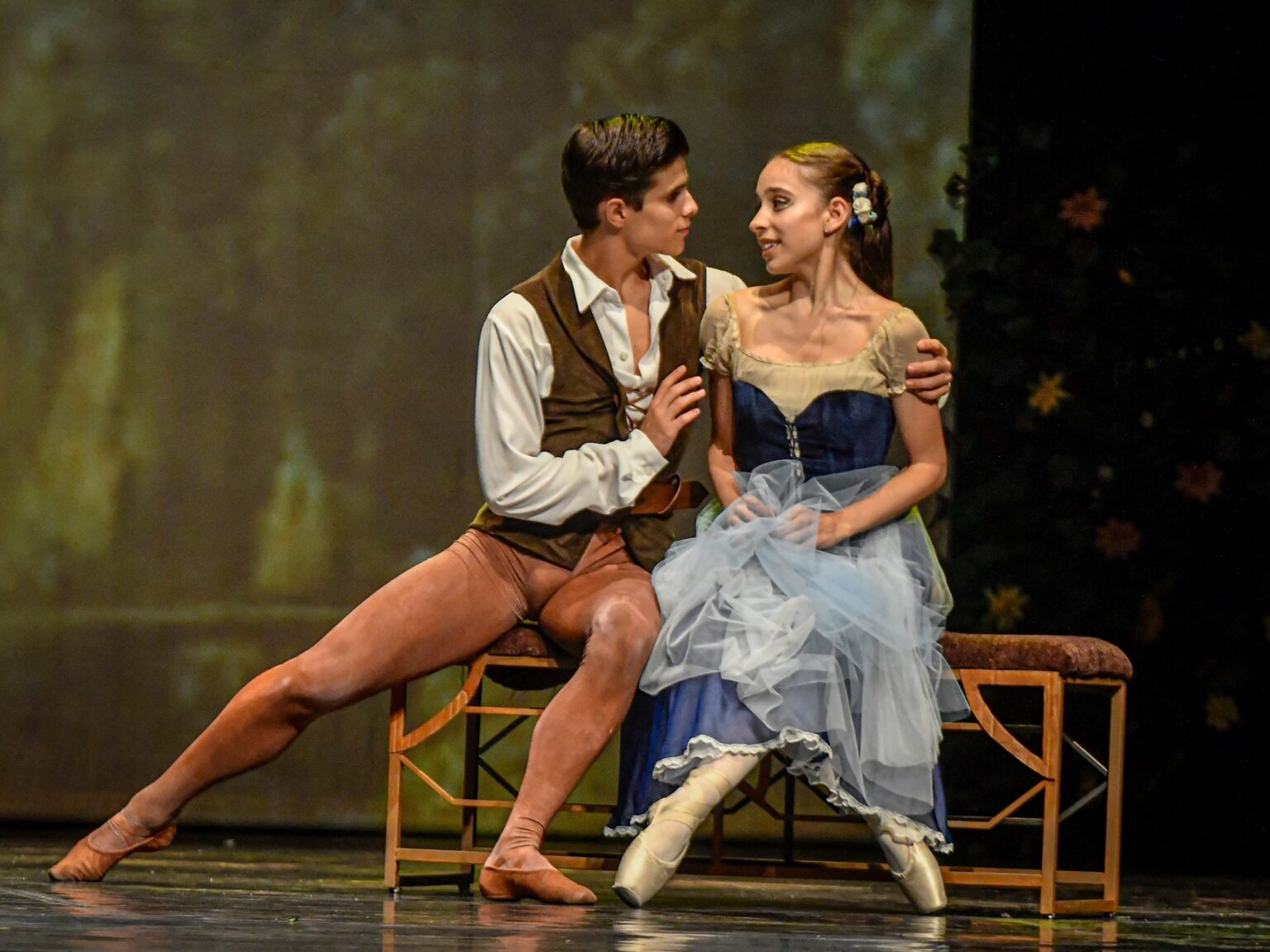 Bailarinos António Casalinho e Margarita Fernandes de partida para