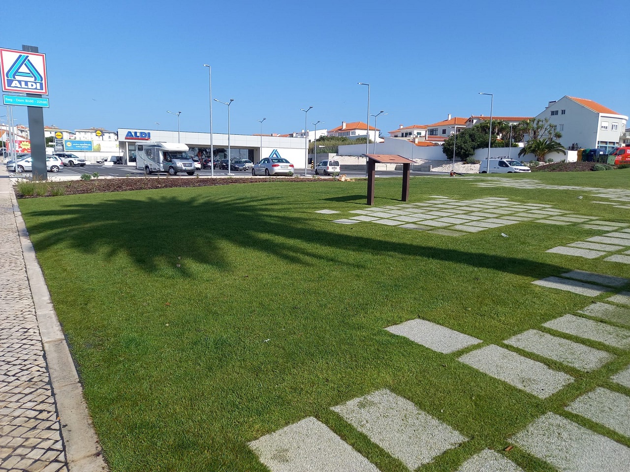 foto do exterior do supermercado Aldi em Peniche