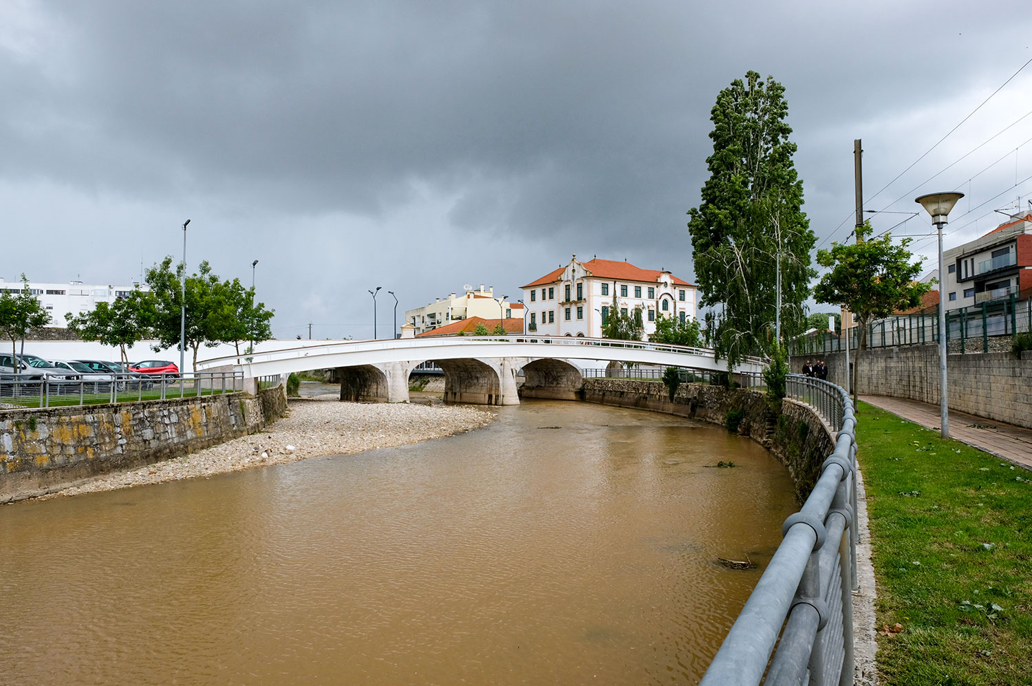 foto de ponte sobre o rio Arunca no centro de Pombal