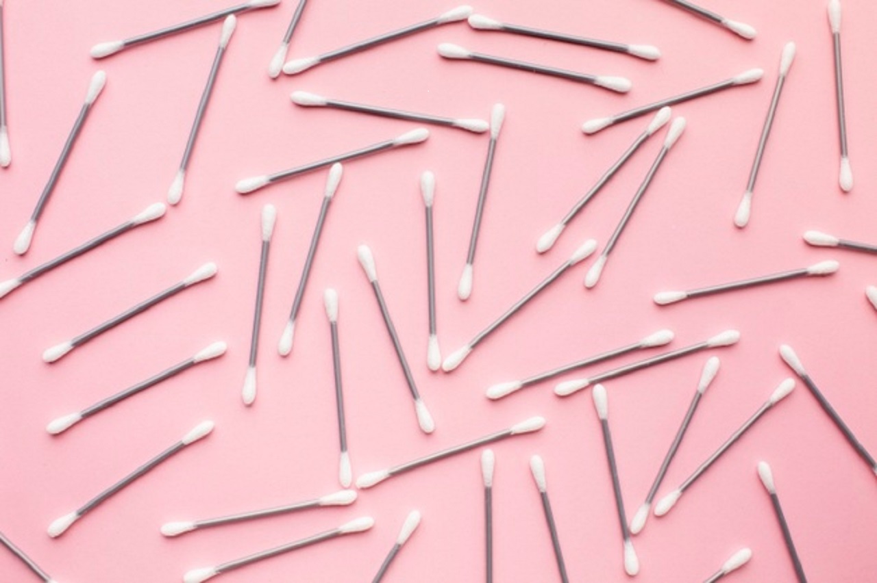 imagem de cotonestes dispostas em cima de uma mesa