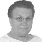 Retrato a preto e branco de uma mulher com óculos e roupa clara, sobre fundo branco. Não há texto visível que permita identificá-la.