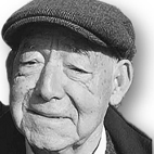 Retrato a preto e branco de um homem idoso com boina. A imagem mostra o rosto e parte dos ombros sobre um fundo claro.