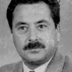 Retrato a preto e branco de um homem de fato e gravata, com bigode. Não há texto visível que permita identificá-lo.
