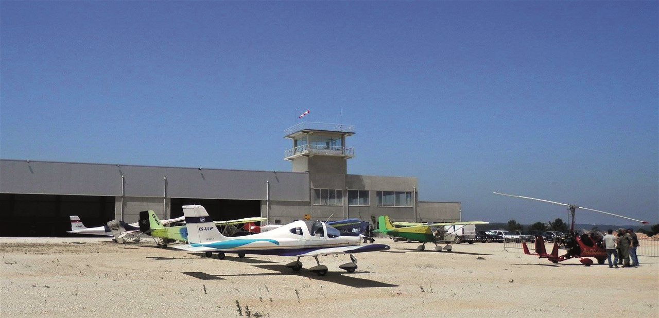 fotografia de aeronaves no aeródromo de pias, no sobral, concelho de Ourém