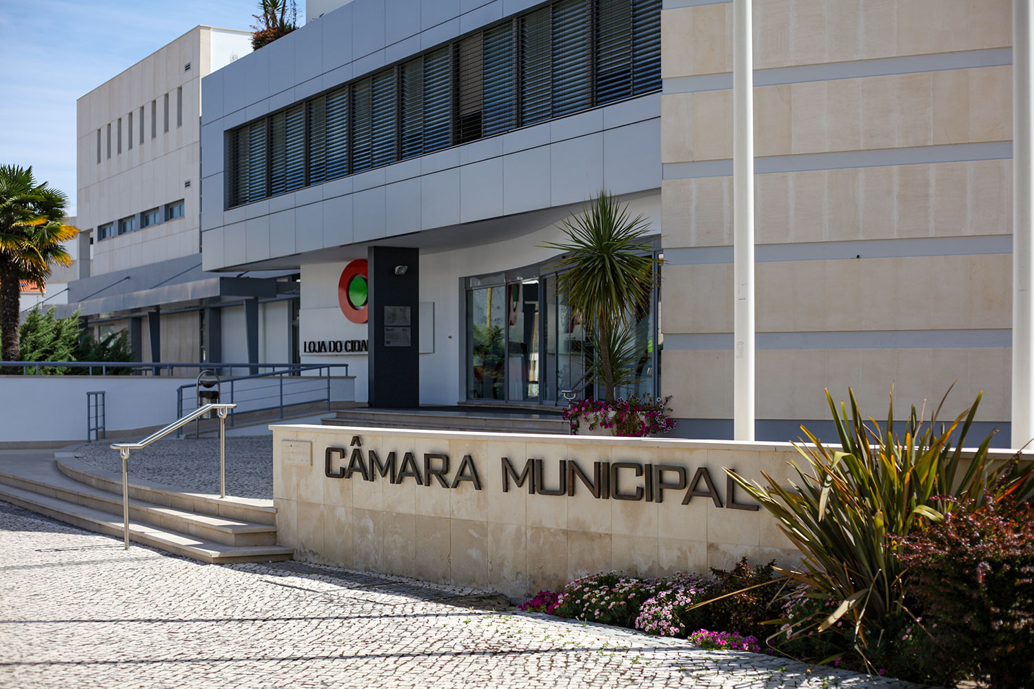 foto do exterior do edifício da câmara municipal da Batalha