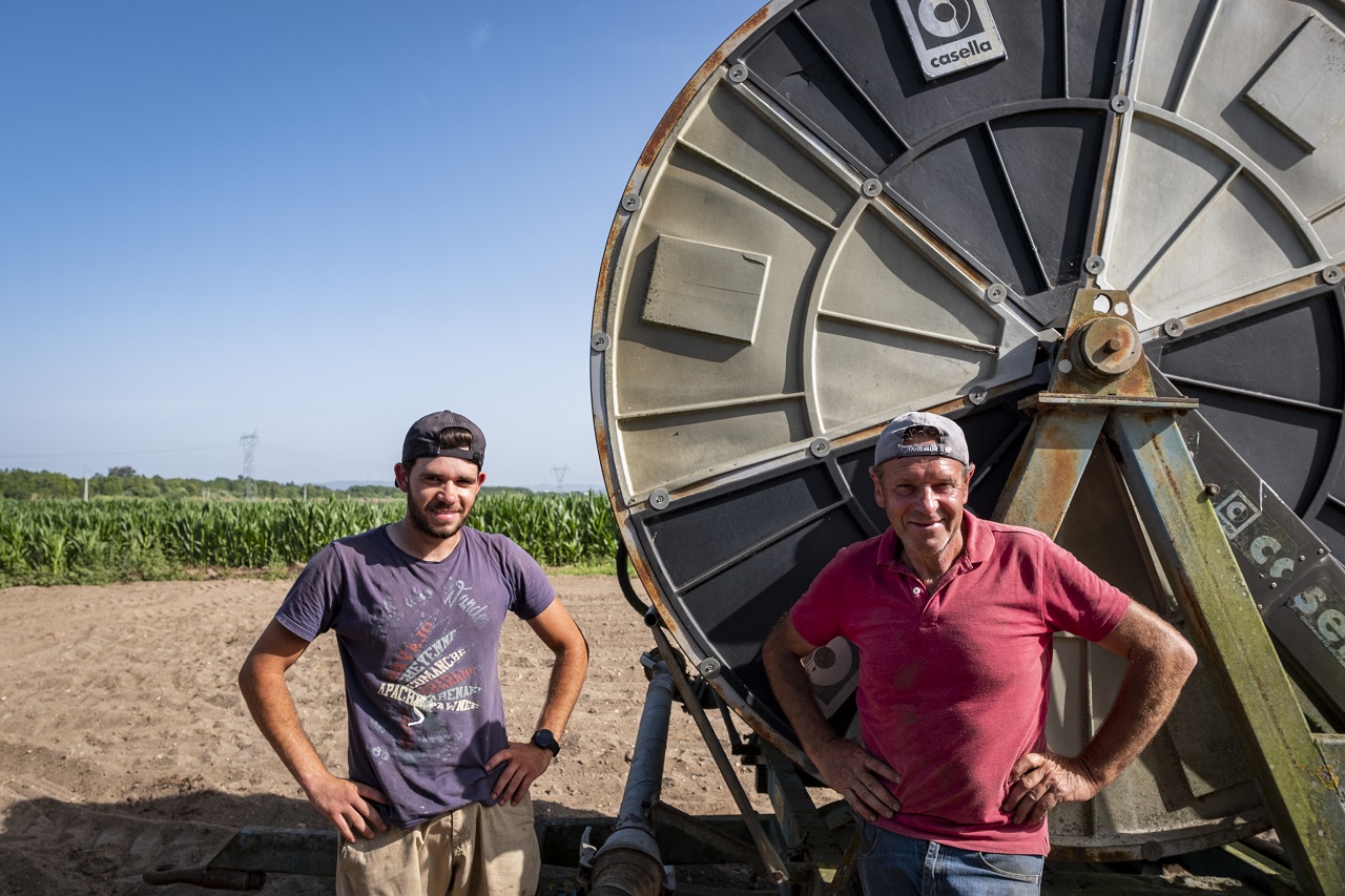 foto dos agricultores Rodrigo Oliveira e Luís Miguel no Vale do Lis