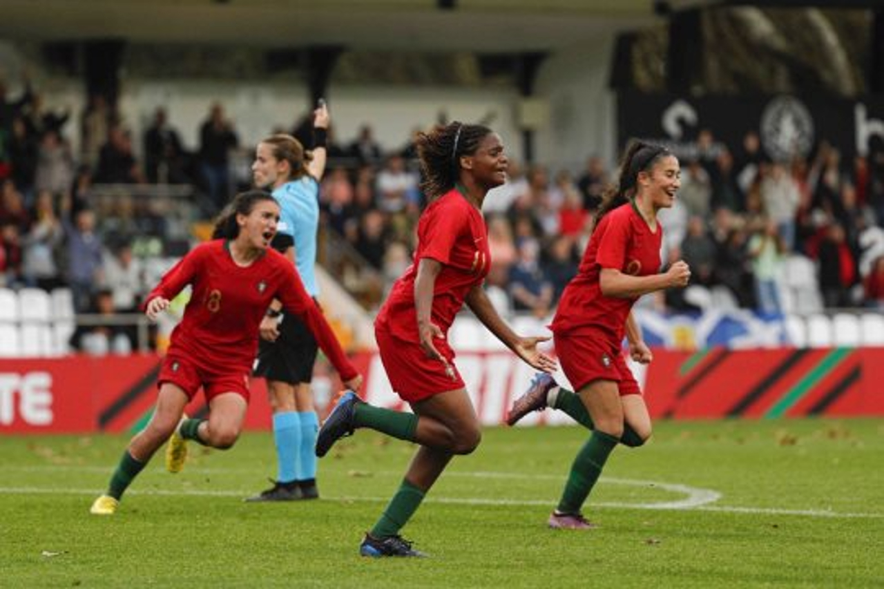 Jornal de Leiria - Estádios da região recebem jogos de