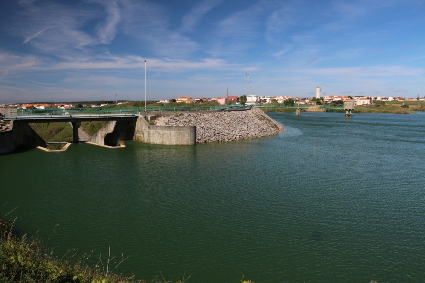 Foto da barragem de são domingos em peniche