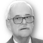 Retrato a preto e branco de um homem de cabelo branco, óculos e bigode, vestido com fato e gravata. Não há texto visível que permita identificá-lo.