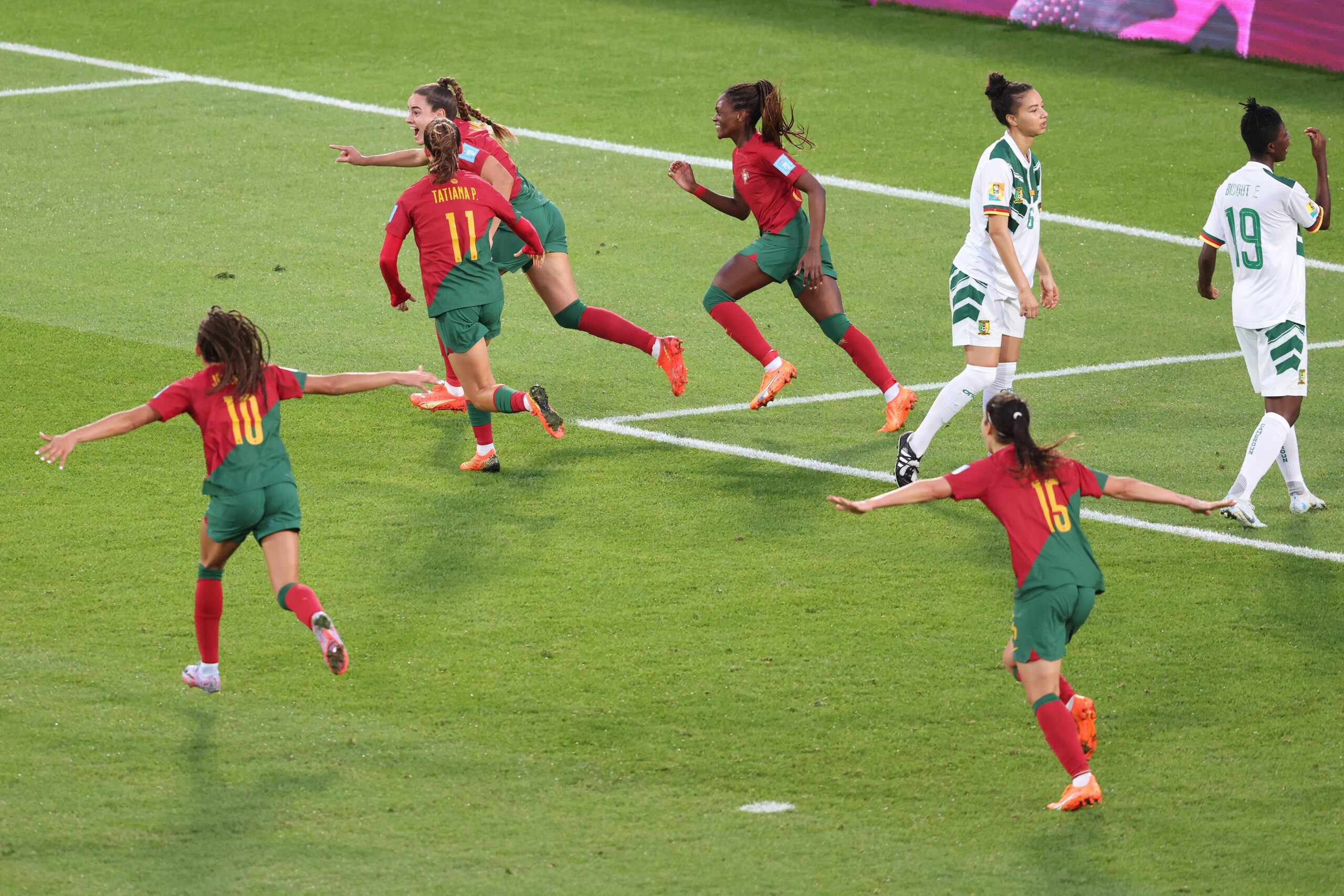 O primeiro de muitos grandes jogos de futebol feminino em Alvalade (e em  Portugal) ·