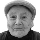 Retrato a preto e branco de uma pessoa idosa, de frente, com boina e roupa escura. Não há texto visível que permita identificá-la.