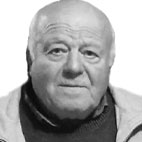 Retrato a preto e branco de um homem de cabelo grisalho, a olhar para a câmara. Não há texto visível que permita identificá-lo.