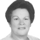 Retrato a preto e branco de uma mulher, enquadrada de frente sobre um fundo claro. Não há texto visível que permita identificá-la.