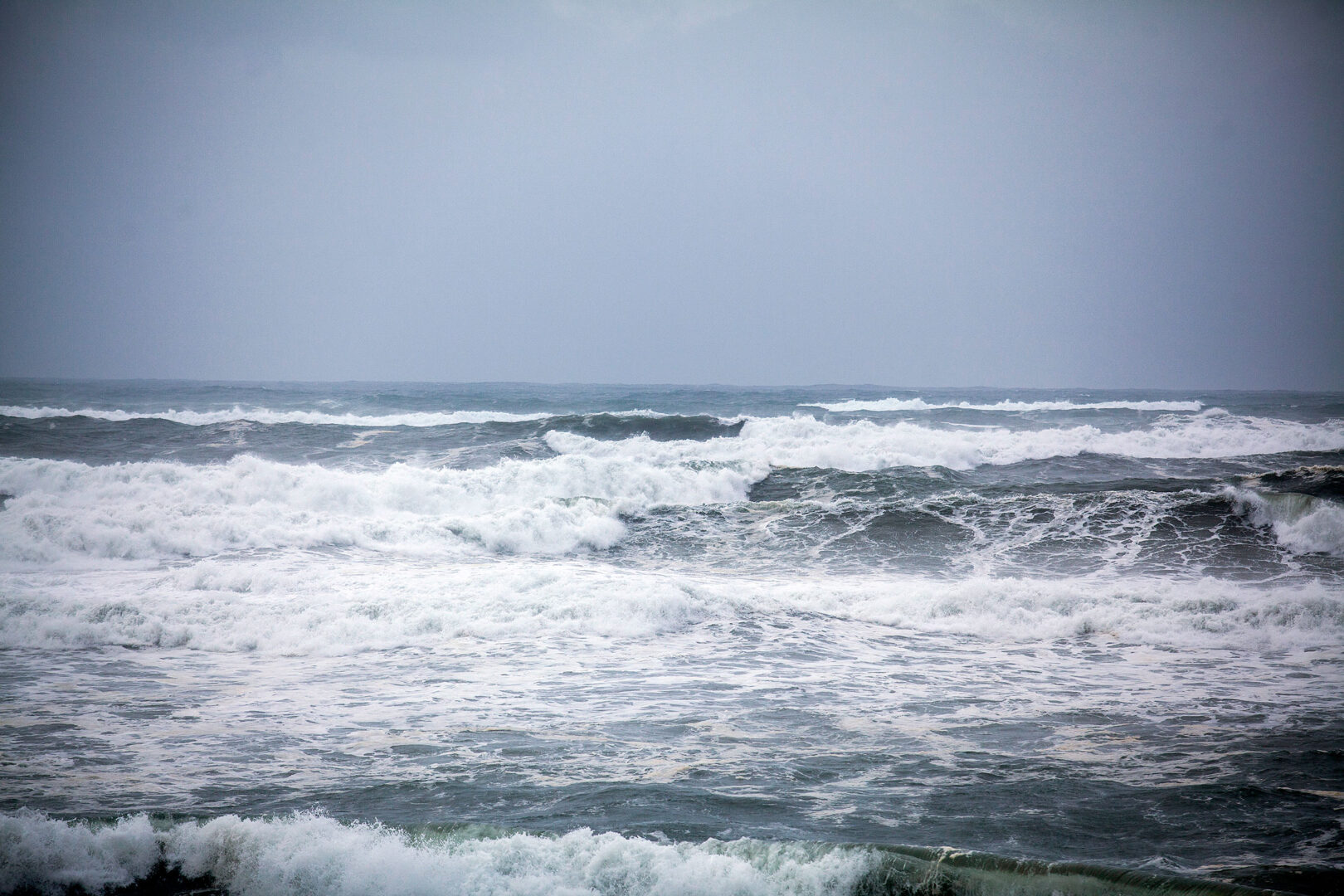 Distrito sob aviso vermelho devido à agitação marítima com passagem da depressão Kristin