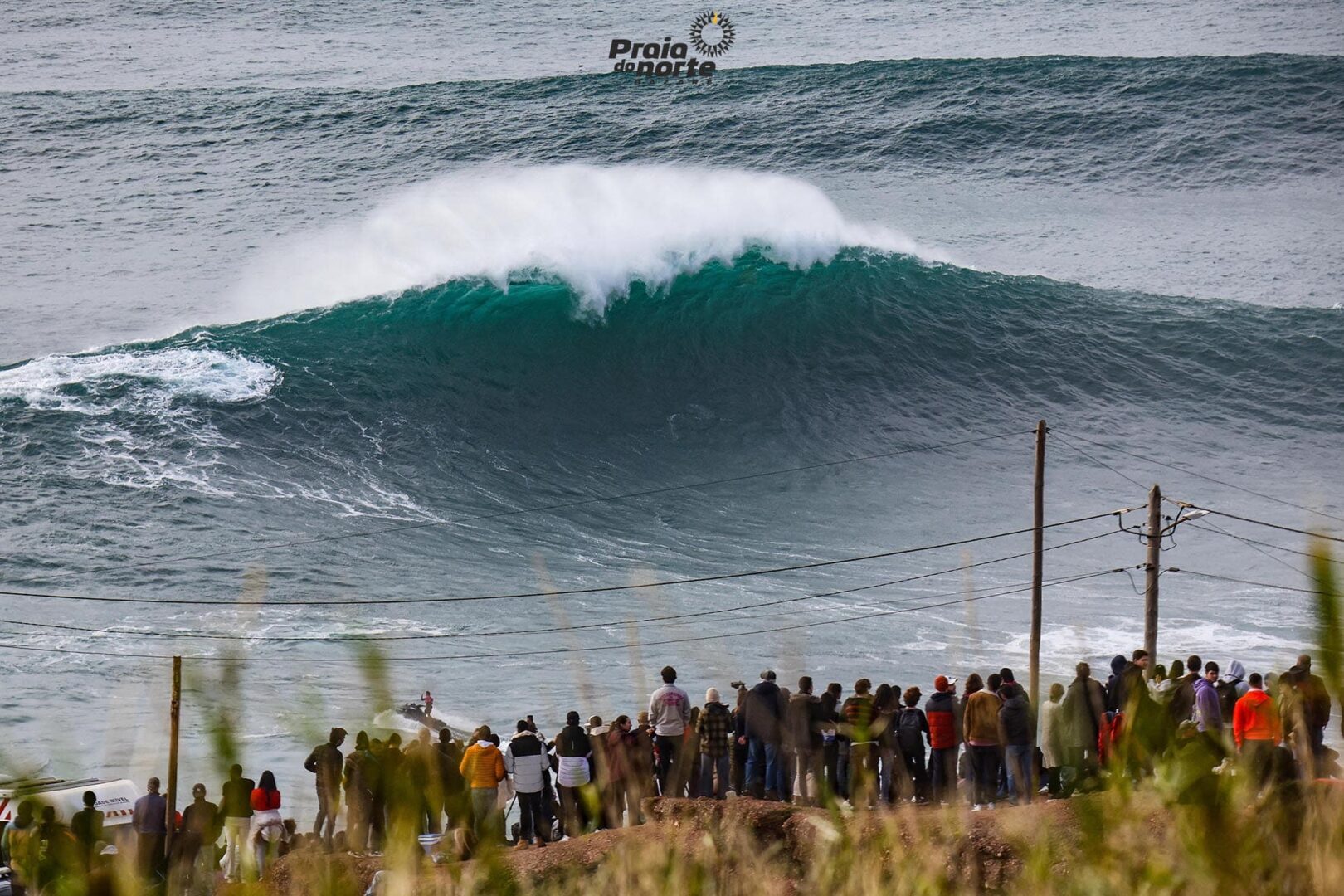 Prova de ondas gigantes na Nazaré pode começar este sábado