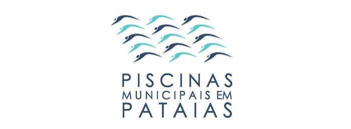A imagem apresenta o logótipo das Piscinas Municipais em Pataias, com formas estilizadas que evocam nadadores. Não são visíveis pessoas.