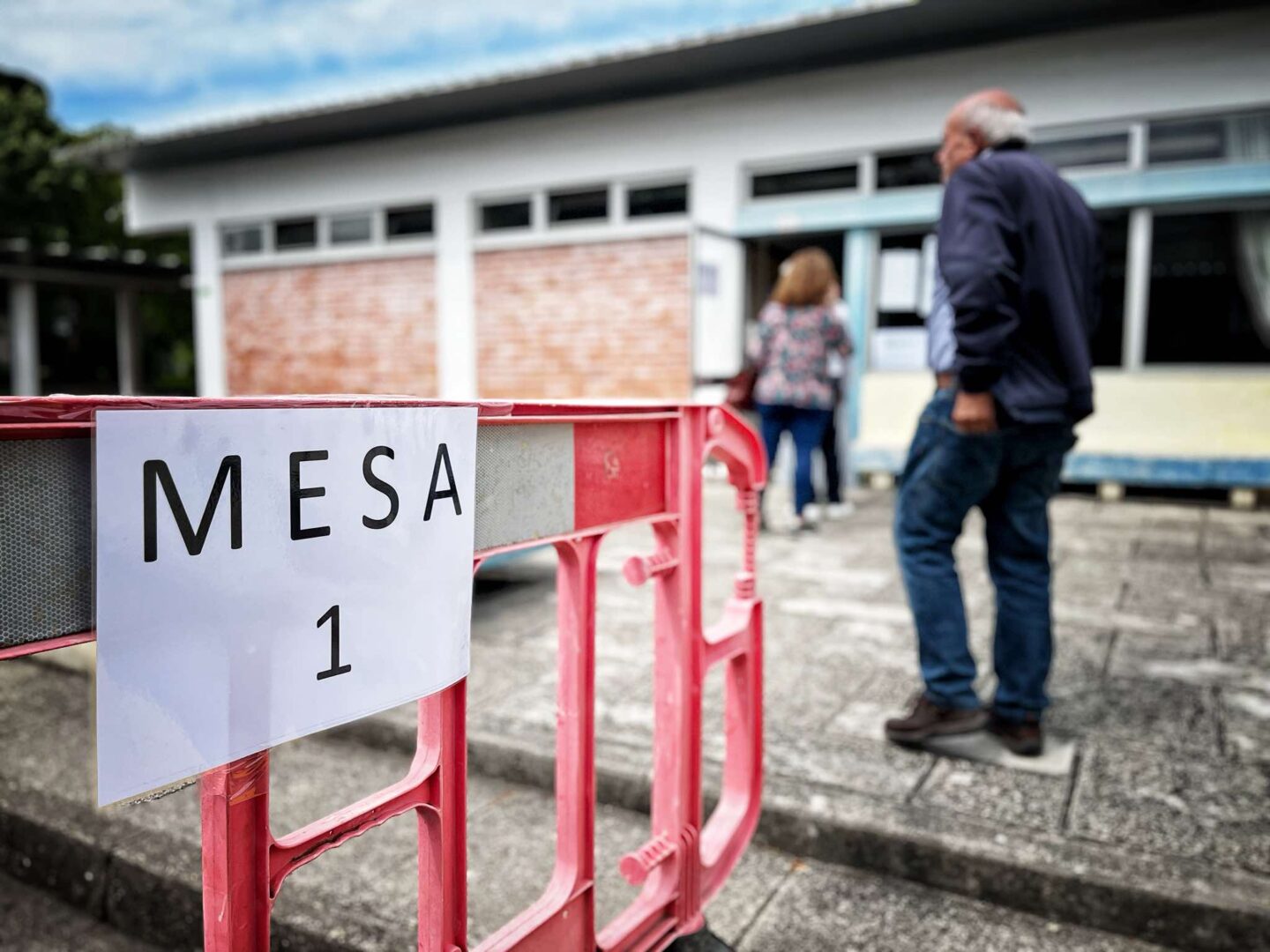 Projeções dão vitória a António José Seguro mas obrigam a segunda volta