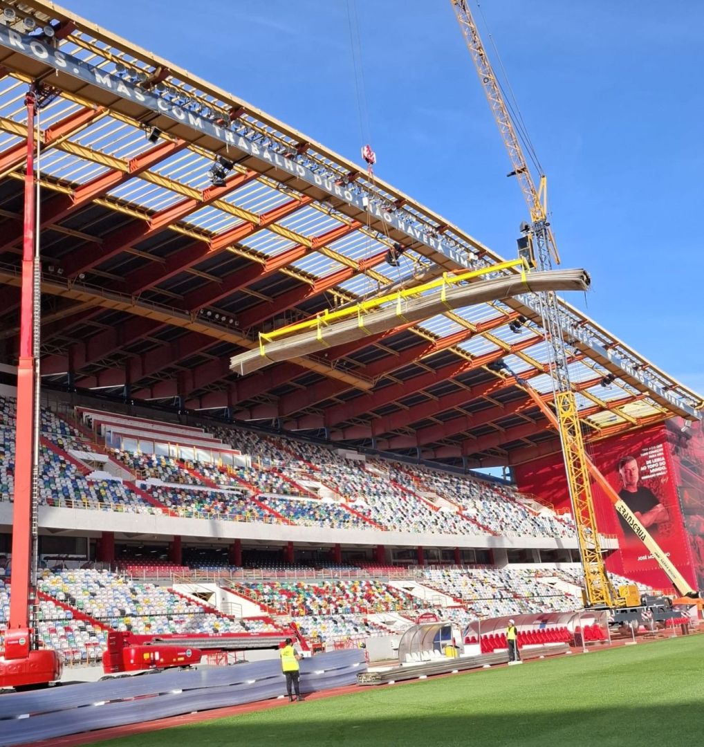 Estádio de Leiria substitui cobertura pela primeira vez em 22 anos