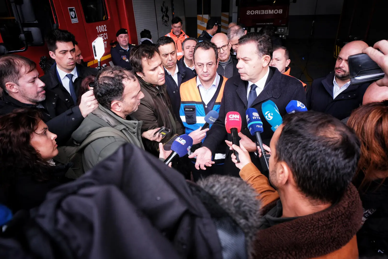 Primeiro-ministro diz que está a mobilizar “um conjunto muito significativo de geradores” para a região de Leiria