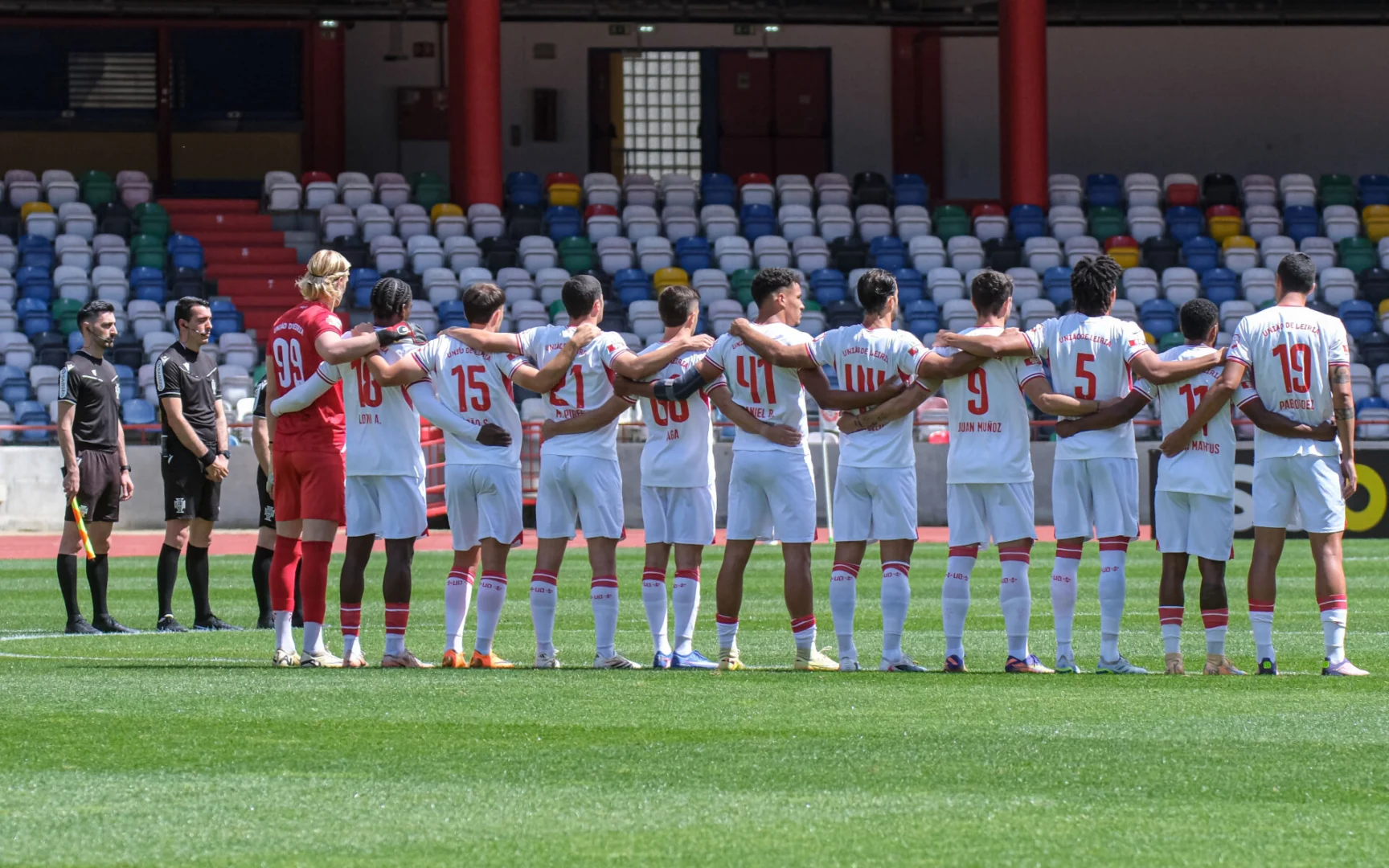 Penhoras, pedido de insolvência e FIFA complicam arranque da União de Leiria