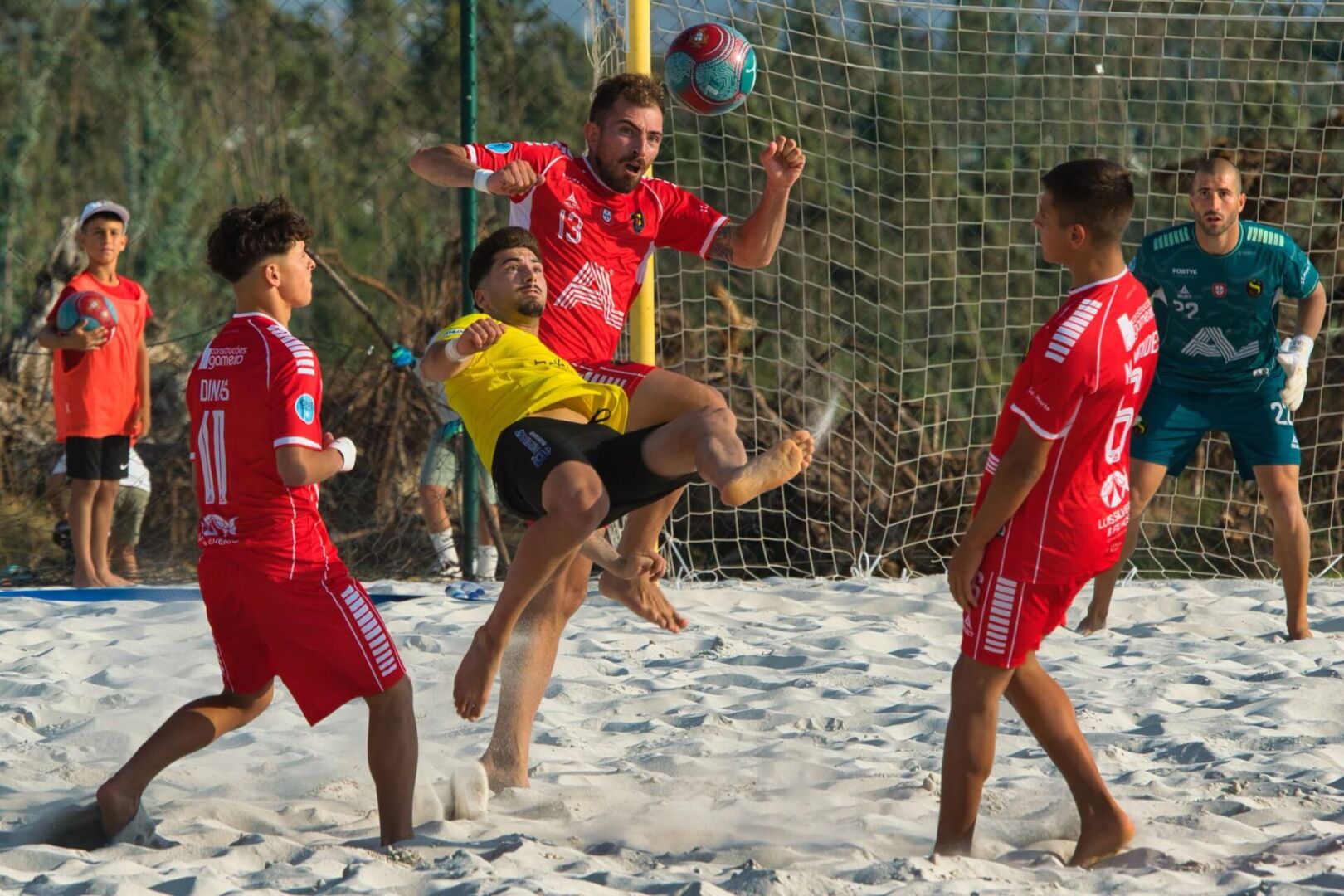 Leiria organiza, pela primeira vez, campeonatos de futebol de praia só com clubes do distrito