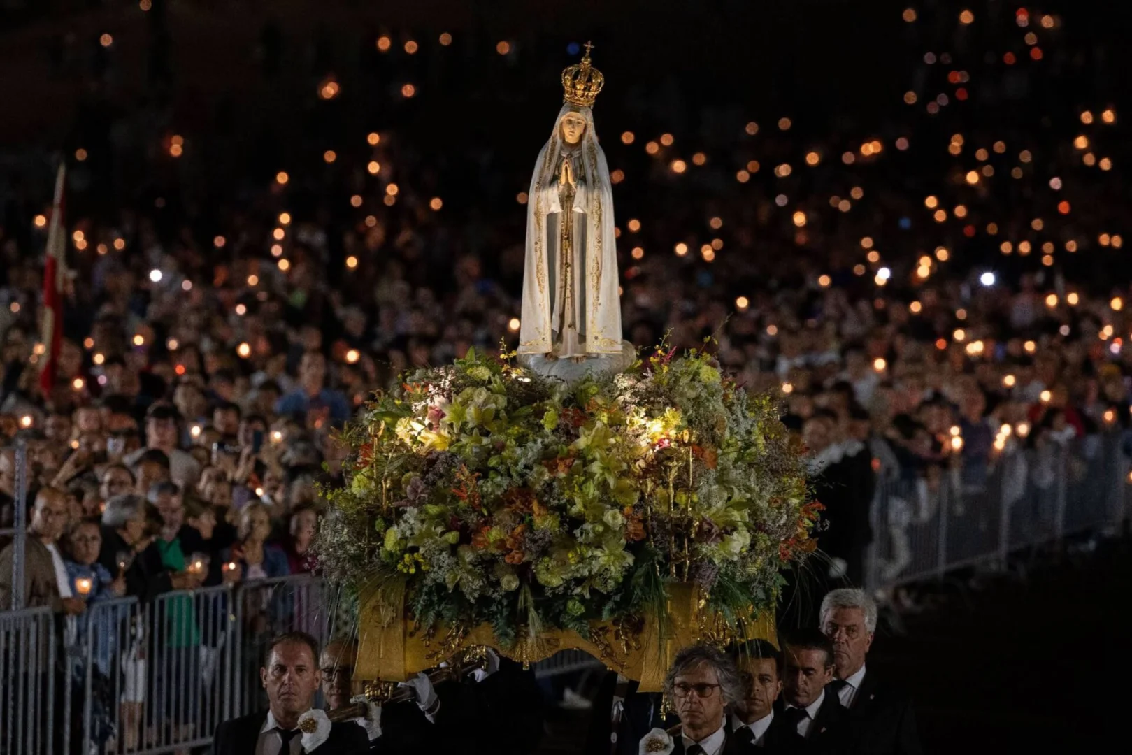 Santuário de Fátima recebe milhares de peregrinos (fotogaleria)