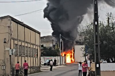 Bombeiros combatem incêndio em autocarro na Gândara dos Olivais