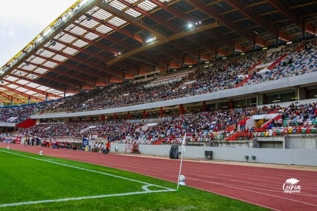 PSP identifica quatro indivíduos por atos de violência e uso de pirotecnia no jogo União de Leiria – Académica