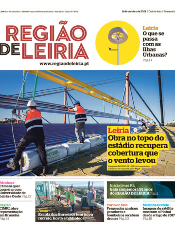 Capa do jornal Região de Leiria de 15 de outubro de 2026. A notícia principal mostra trabalhadores a reparar a cobertura do estádio de Leiria, danificada pelo vento.