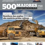 Capa de uma revista sobre as 500 maiores exportadoras da região de Leiria. A imagem principal mostra máquinas numa exploração de argila e destaca uma reportagem sobre o aproveitamento dos resíduos das argilas.