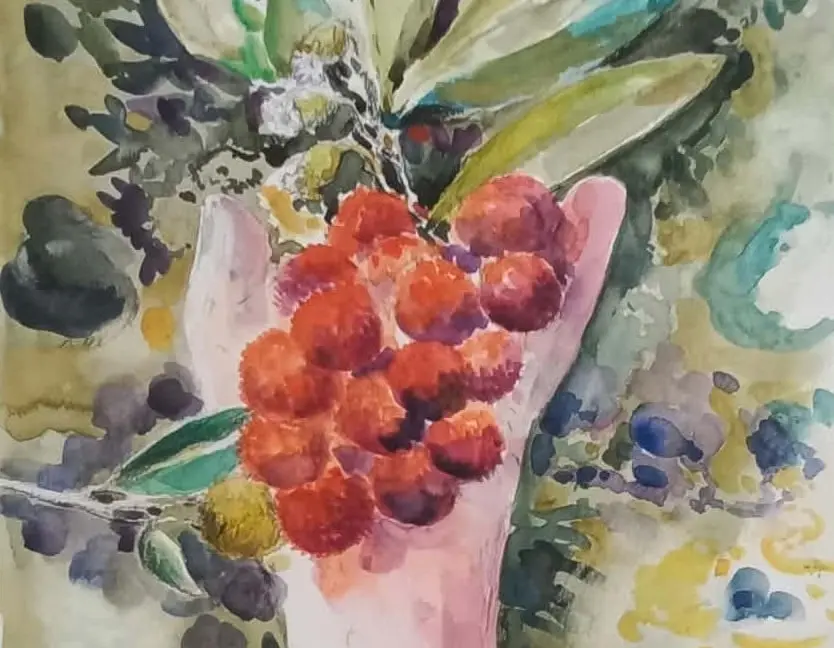 Pintura em aguarela de uma mão que segura um cacho de frutos vermelhos, rodeado por folhas e vegetação.