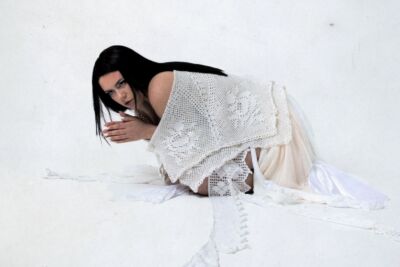 Entre o fascínio e a dúvida nasce “Quebranto”, o disco de estreia de Iolanda